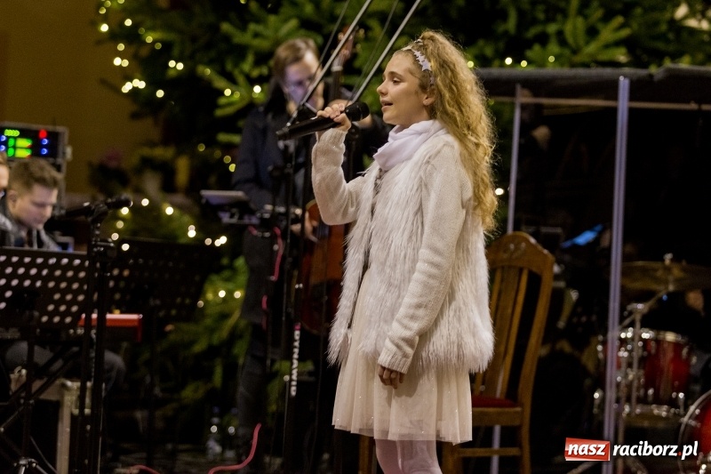 Zdjęcie w galerii na portalu naszraciborz.pl: Koncert kolęd i pieśni bożonarodzeniowych w kościele św. Mikołaja wiadomości z regionu