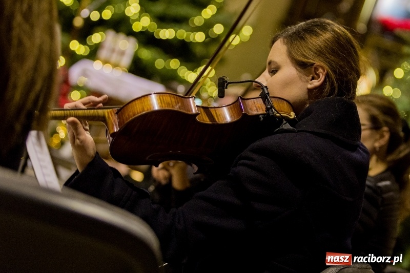 Zdjęcie w galerii na portalu naszraciborz.pl: Koncert kolęd i pieśni bożonarodzeniowych w kościele św. Mikołaja wiadomości z regionu
