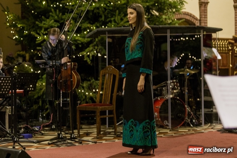 Zdjęcie w galerii na portalu naszraciborz.pl: Koncert kolęd i pieśni bożonarodzeniowych w kościele św. Mikołaja wiadomości z regionu