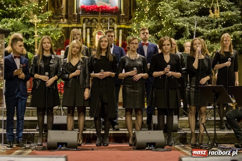Zdjęcie w galerii na portalu naszraciborz.pl: Koncert kolęd i pieśni bożonarodzeniowych w kościele św. Mikołaja wiadomości z regionu