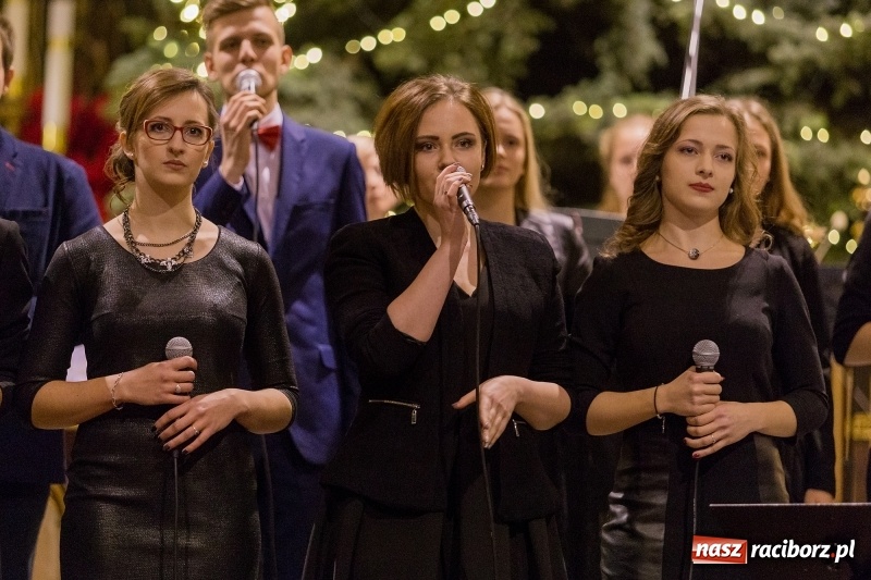 Zdjęcie w galerii na portalu naszraciborz.pl: Koncert kolęd i pieśni bożonarodzeniowych w kościele św. Mikołaja wiadomości z regionu