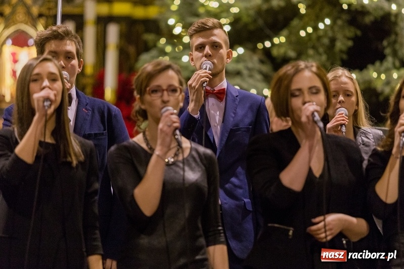 Zdjęcie w galerii na portalu naszraciborz.pl: Koncert kolęd i pieśni bożonarodzeniowych w kościele św. Mikołaja wiadomości z regionu