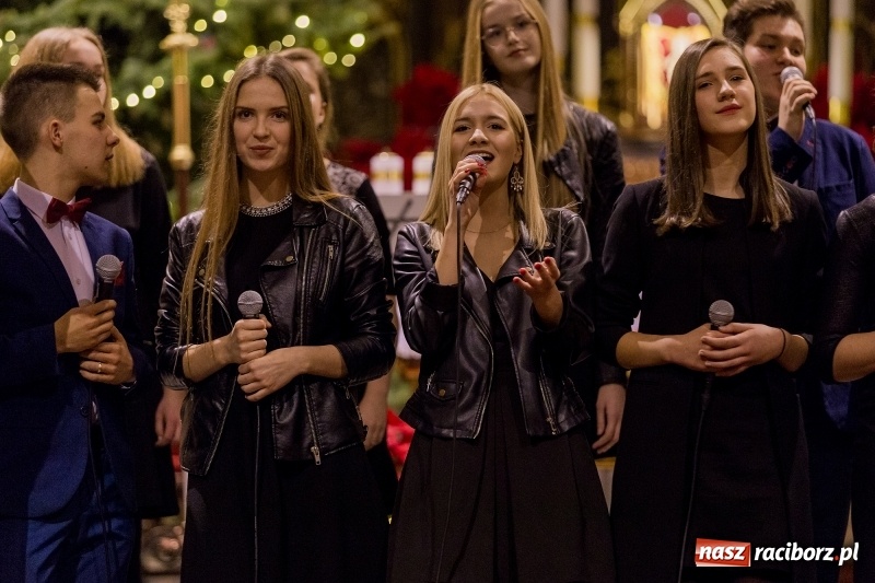 Zdjęcie w galerii na portalu naszraciborz.pl: Koncert kolęd i pieśni bożonarodzeniowych w kościele św. Mikołaja wiadomości z regionu