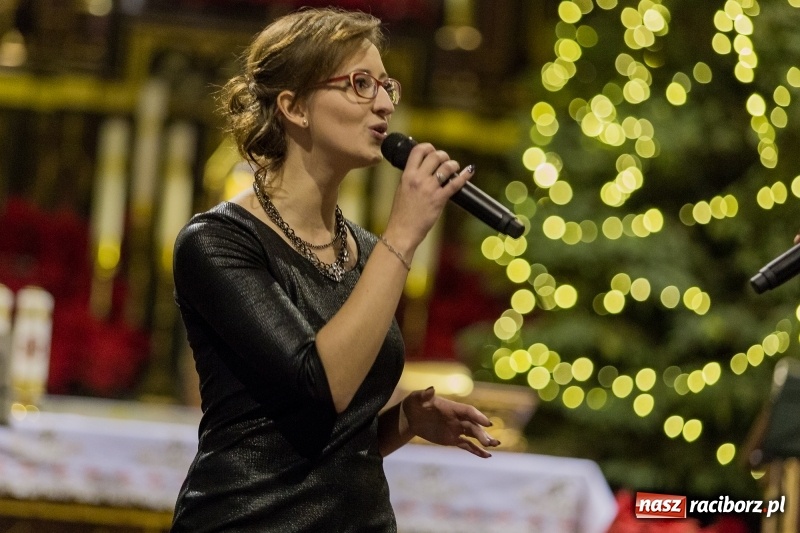 Zdjęcie w galerii na portalu naszraciborz.pl: Koncert kolęd i pieśni bożonarodzeniowych w kościele św. Mikołaja wiadomości z regionu