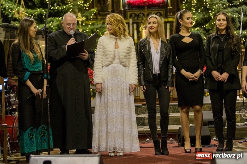 Zdjęcie w galerii na portalu naszraciborz.pl: Koncert kolęd i pieśni bożonarodzeniowych w kościele św. Mikołaja wiadomości z regionu