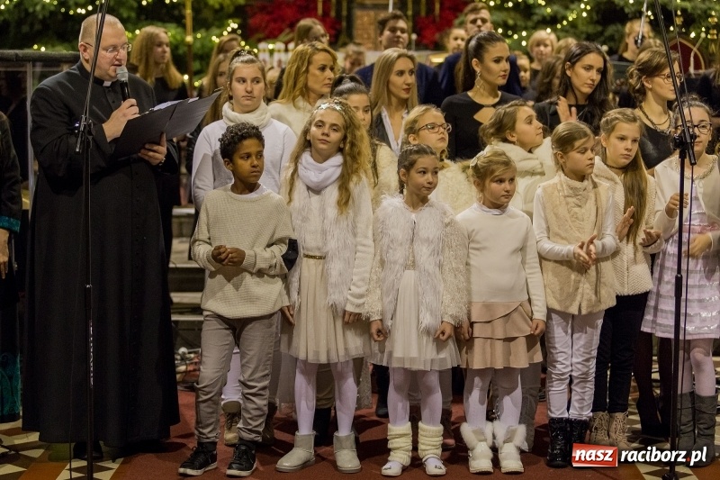 Zdjęcie w galerii na portalu naszraciborz.pl: Koncert kolęd i pieśni bożonarodzeniowych w kościele św. Mikołaja wiadomości z regionu