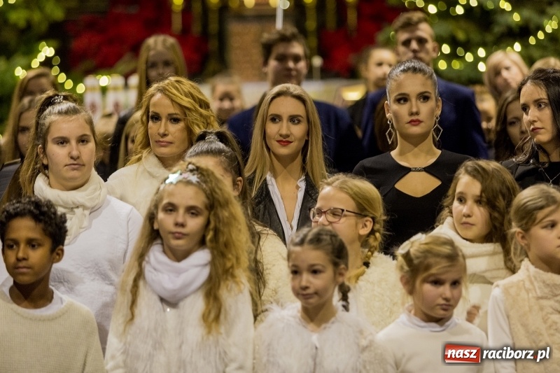 Zdjęcie w galerii na portalu naszraciborz.pl: Koncert kolęd i pieśni bożonarodzeniowych w kościele św. Mikołaja wiadomości z regionu
