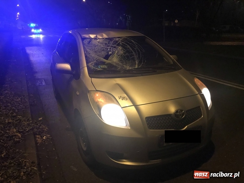 Zdjęcie w galerii na portalu naszraciborz.pl: Potrącenie pieszego na Ocickiej. Ofiara w ciężkim stanie w szpitalu  wiadomości z regionu