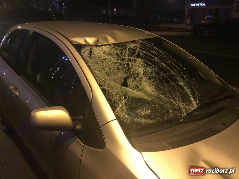 Zdjęcie w galerii na portalu naszraciborz.pl: Potrącenie pieszego na Ocickiej. Ofiara w ciężkim stanie w szpitalu  wiadomości z regionu