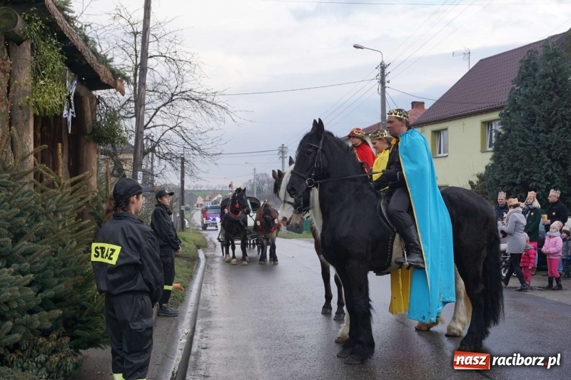 Zdjęcie w galerii na portalu naszraciborz.pl: Orszak Trzech Króli w Gamowie wiadomości z regionu