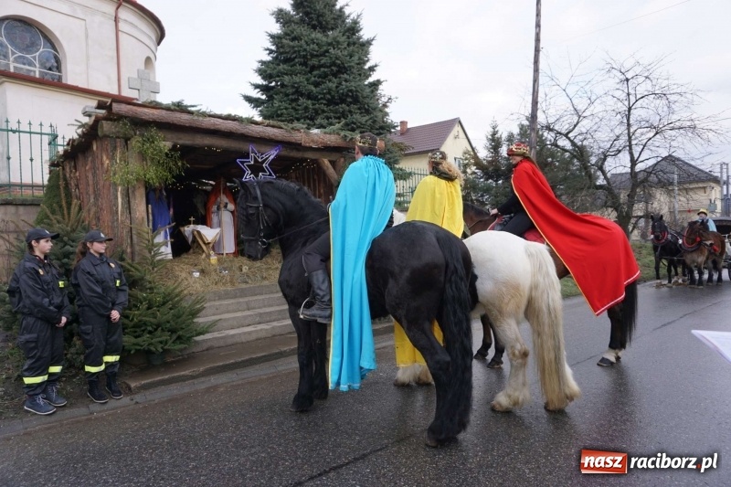 Zdjęcie w galerii na portalu naszraciborz.pl: Orszak Trzech Króli w Gamowie wiadomości z regionu