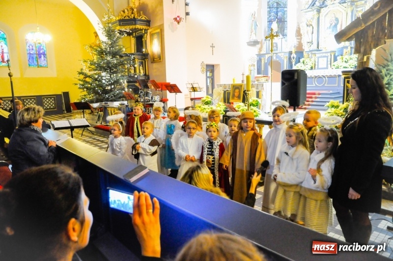 Zdjęcie w galerii na portalu naszraciborz.pl: Brzeskie kolędowanie przy żłóbku  wiadomości z regionu