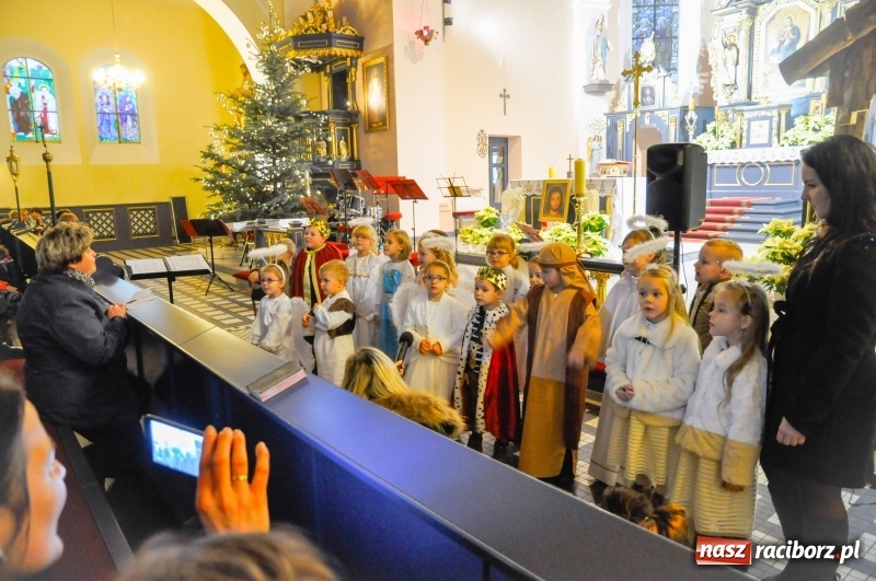 Zdjęcie w galerii na portalu naszraciborz.pl: Brzeskie kolędowanie przy żłóbku  wiadomości z regionu