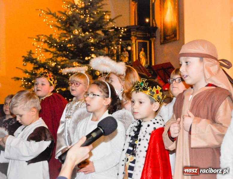 Zdjęcie w galerii na portalu naszraciborz.pl: Brzeskie kolędowanie przy żłóbku  wiadomości z regionu