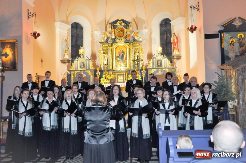 Zdjęcie w galerii na portalu naszraciborz.pl: Brzeskie kolędowanie przy żłóbku  wiadomości z regionu