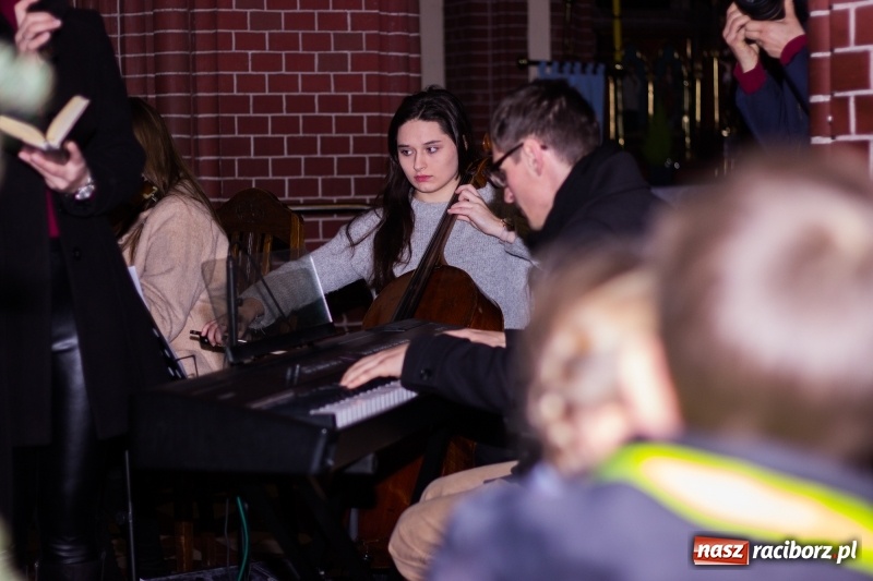 Zdjęcie w galerii na portalu naszraciborz.pl: Motocyklowe kolędowanie przy żłóbku wiadomości z regionu