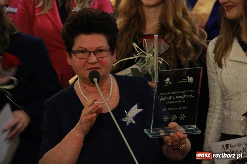 Zdjęcie w galerii na portalu naszraciborz.pl: Młodzieżowy Chór Bel Canto z Raciborza kolędował w Zebrzydowicach wiadomości z regionu