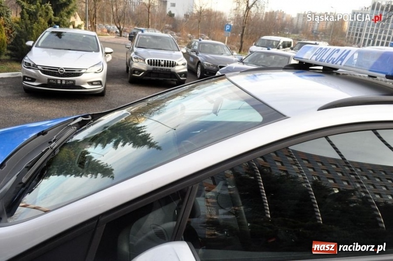 Zdjęcie w galerii na portalu naszraciborz.pl: Od polonezów do szybkich BMW 330i z wideorejestratorem. Śląska policja pokazała swoje wozy  wiadomości z regionu