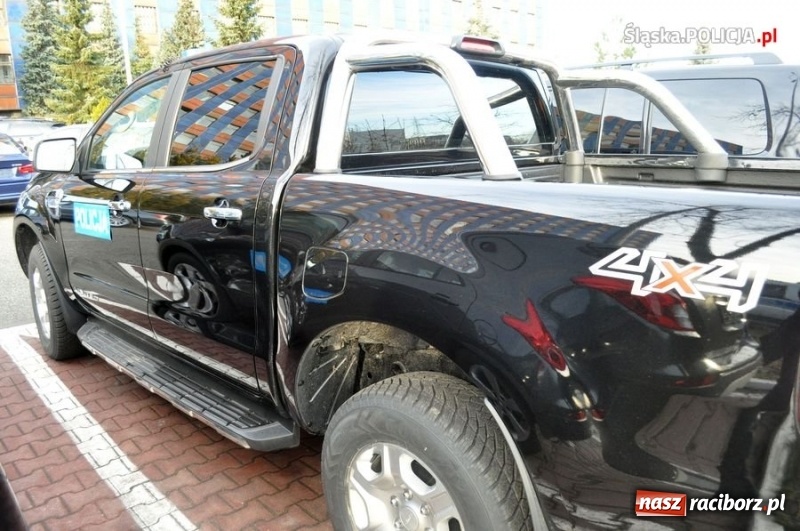 Zdjęcie w galerii na portalu naszraciborz.pl: Od polonezów do szybkich BMW 330i z wideorejestratorem. Śląska policja pokazała swoje wozy  wiadomości z regionu