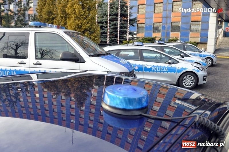 Zdjęcie w galerii na portalu naszraciborz.pl: Od polonezów do szybkich BMW 330i z wideorejestratorem. Śląska policja pokazała swoje wozy  wiadomości z regionu