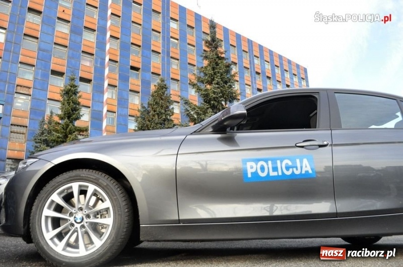 Zdjęcie w galerii na portalu naszraciborz.pl: Od polonezów do szybkich BMW 330i z wideorejestratorem. Śląska policja pokazała swoje wozy  wiadomości z regionu