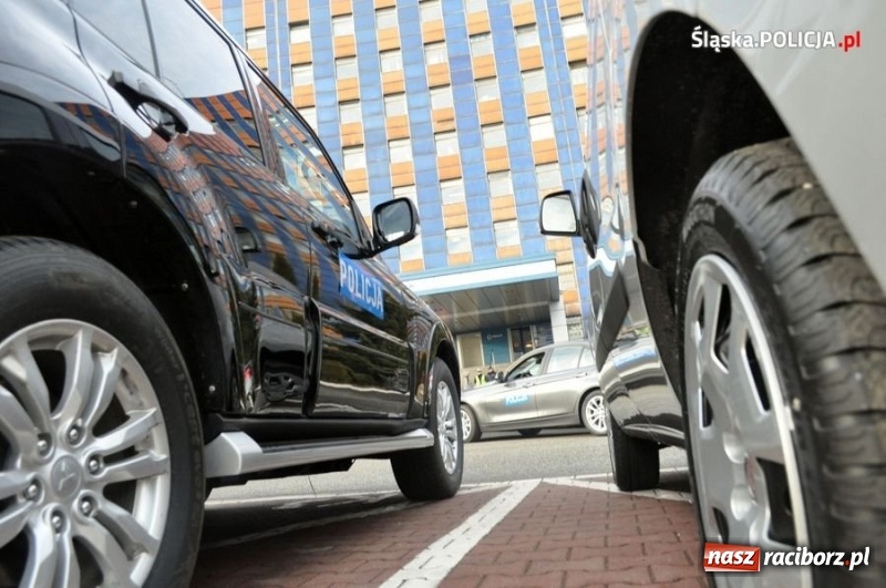 Zdjęcie w galerii na portalu naszraciborz.pl: Od polonezów do szybkich BMW 330i z wideorejestratorem. Śląska policja pokazała swoje wozy  wiadomości z regionu