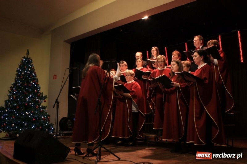 Zdjęcie w galerii na portalu naszraciborz.pl: Wieczór Kolęd w Krzanowicach za nami wiadomości z regionu