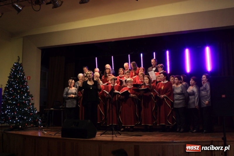 Zdjęcie w galerii na portalu naszraciborz.pl: Wieczór Kolęd w Krzanowicach za nami wiadomości z regionu