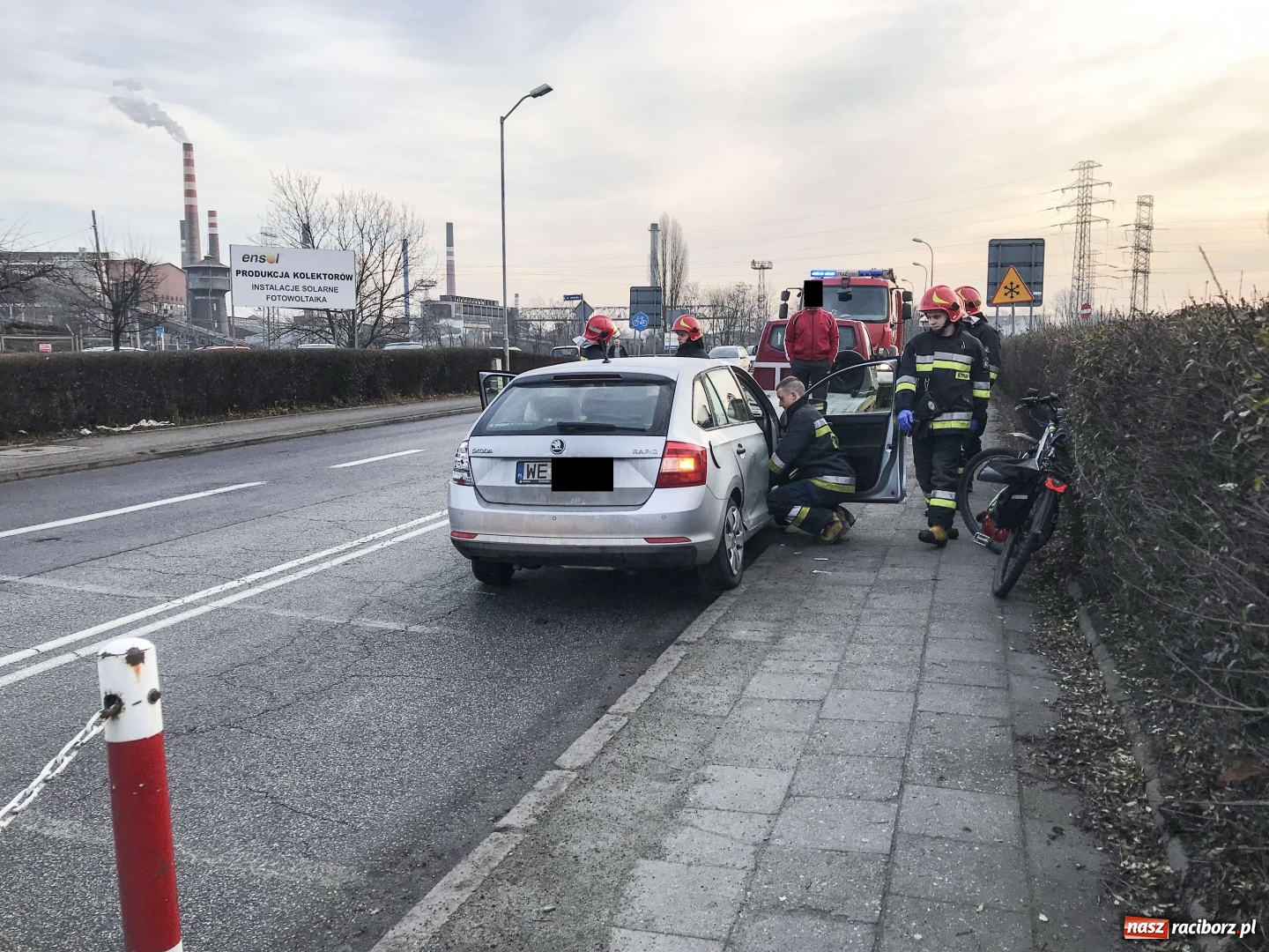 Zdjęcie w galerii na portalu naszraciborz.pl: Zderzenie trzech pojazdów na skrzyżowaniu Piaskowej i 1 Maja w Raciborzu wiadomości z regionu