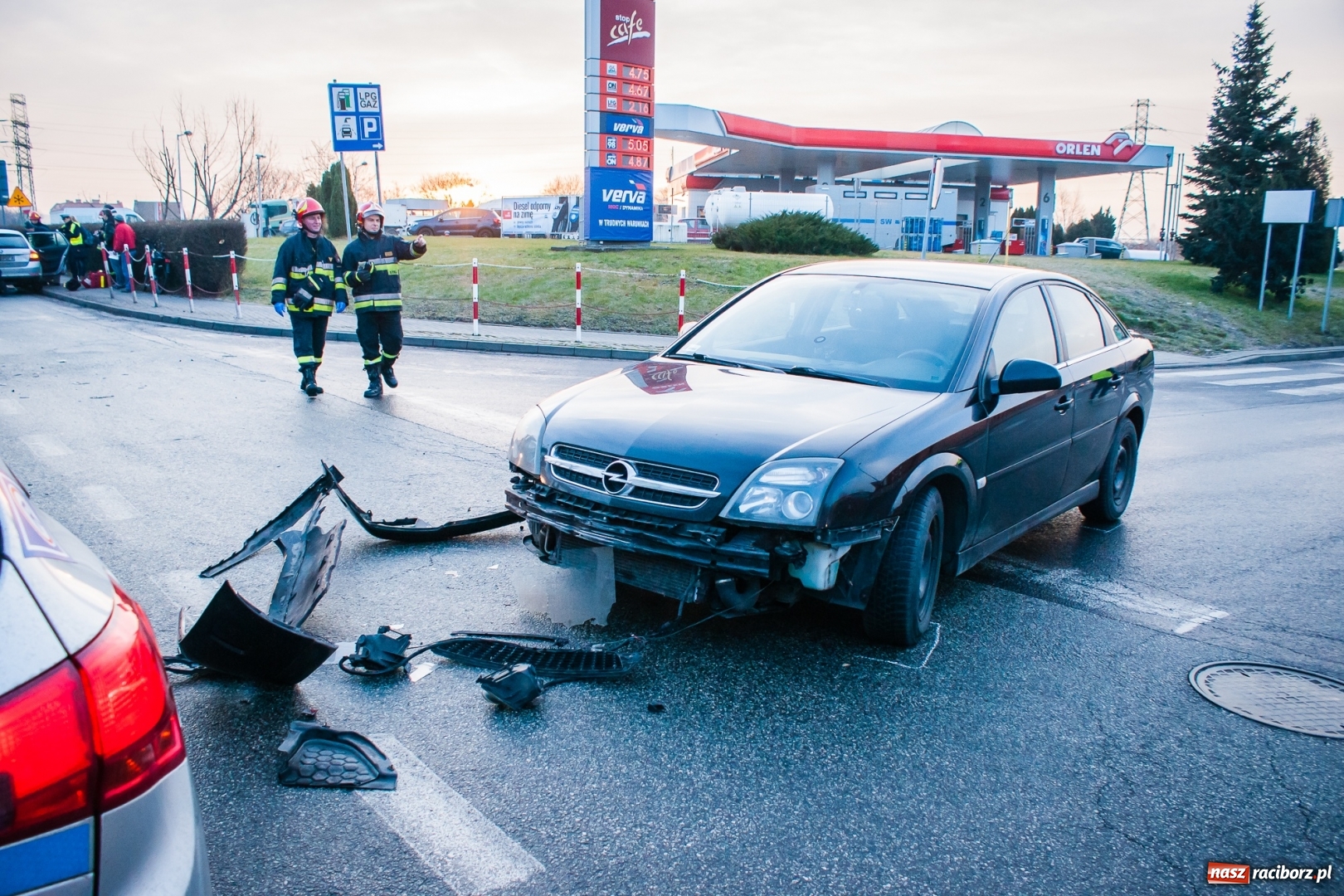 Zdjęcie w galerii na portalu naszraciborz.pl: Zderzenie trzech pojazdów na skrzyżowaniu Piaskowej i 1 Maja w Raciborzu wiadomości z regionu