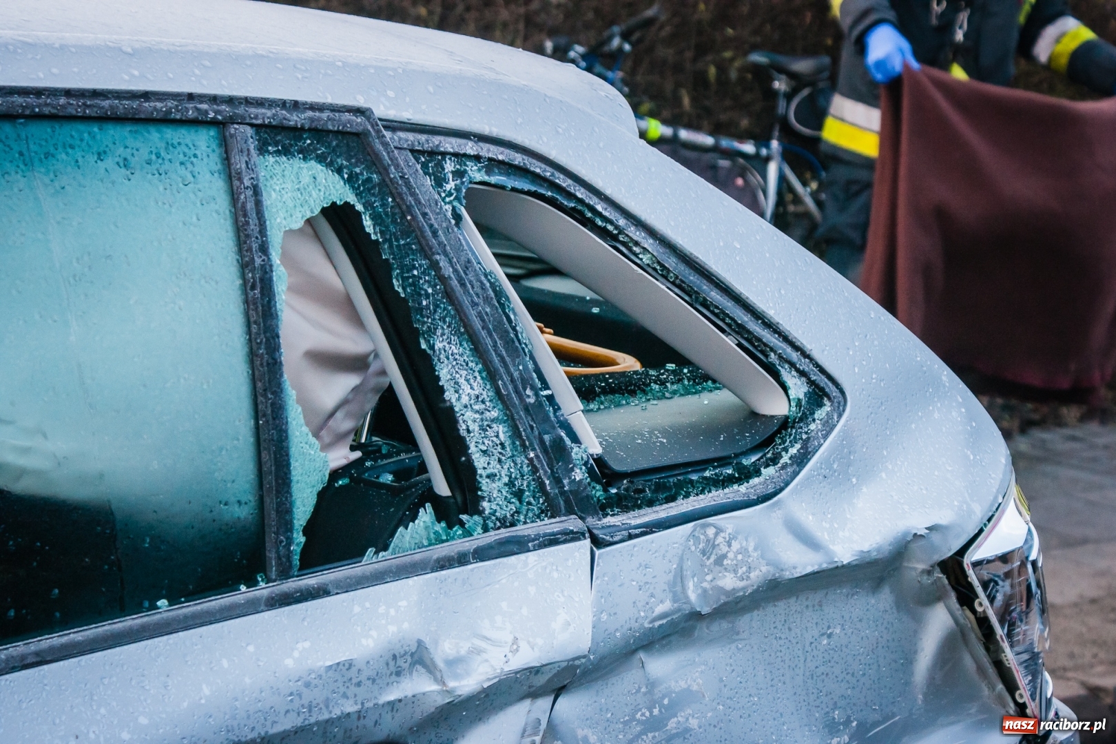 Zdjęcie w galerii na portalu naszraciborz.pl: Zderzenie trzech pojazdów na skrzyżowaniu Piaskowej i 1 Maja w Raciborzu wiadomości z regionu