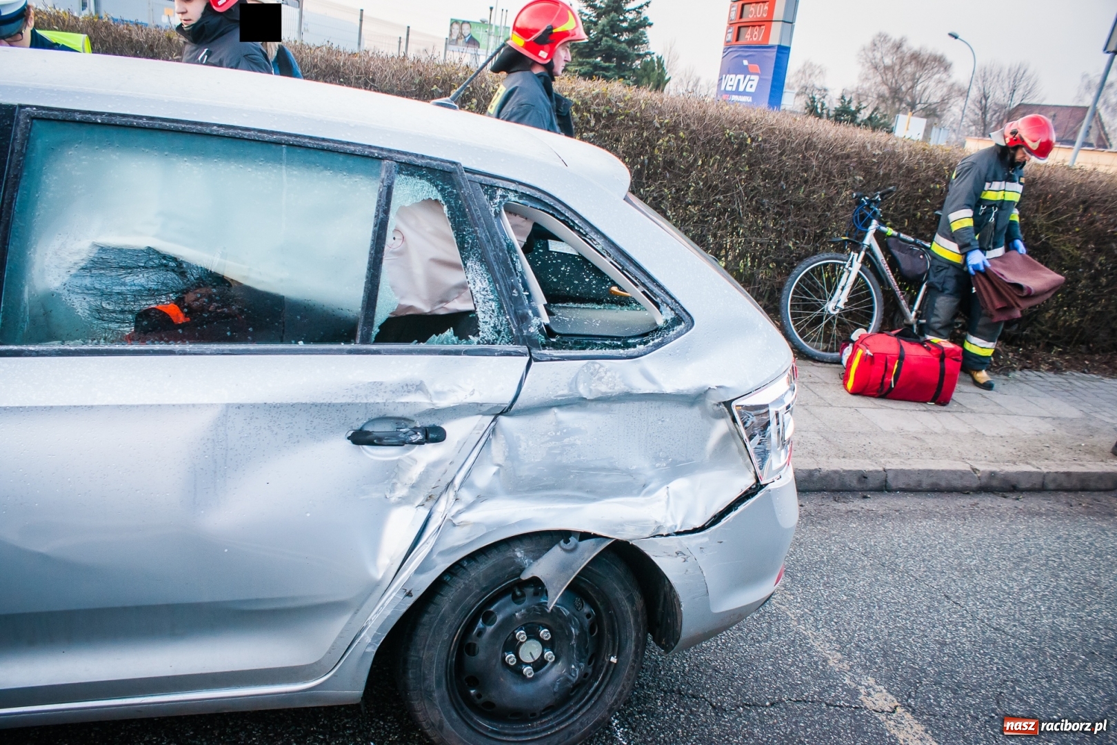 Zdjęcie w galerii na portalu naszraciborz.pl: Zderzenie trzech pojazdów na skrzyżowaniu Piaskowej i 1 Maja w Raciborzu wiadomości z regionu