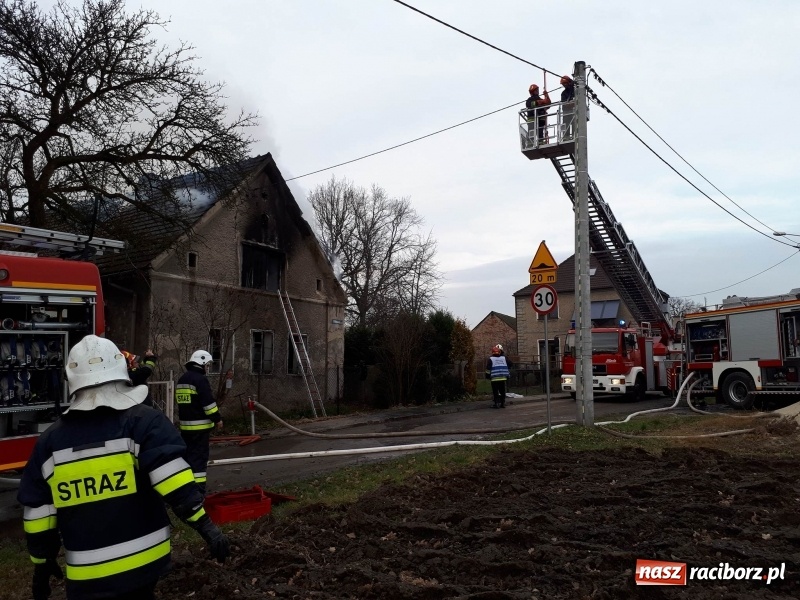 Zdjęcie w galerii na portalu naszraciborz.pl: Pożar domu przy ul. Górnośląskiej w Raciborzu  wiadomości z regionu