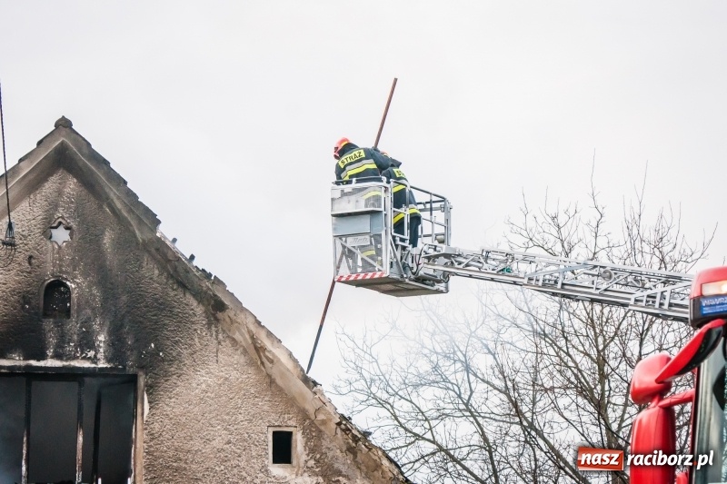 Zdjęcie w galerii na portalu naszraciborz.pl: Pożar domu przy ul. Górnośląskiej w Raciborzu  wiadomości z regionu