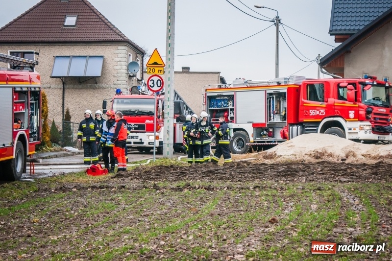 Zdjęcie w galerii na portalu naszraciborz.pl: Pożar domu przy ul. Górnośląskiej w Raciborzu  wiadomości z regionu