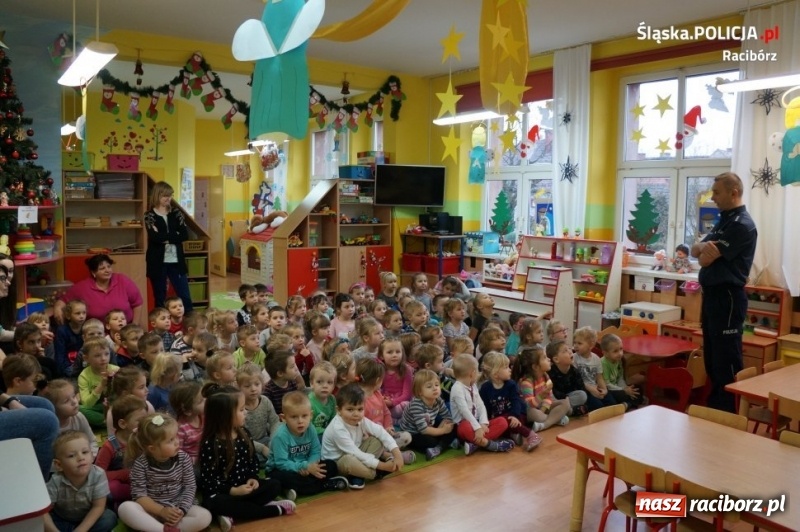 Zdjęcie w galerii na portalu naszraciborz.pl: O bezpieczeństwie i zabezpieczaniu śladów z małymi detektywami w Markowicach wiadomości z regionu