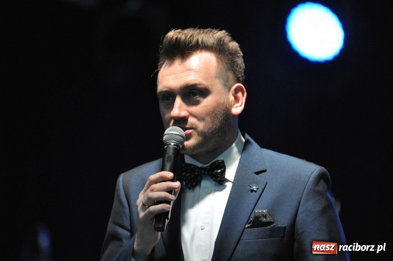 Zdjęcie w galerii na portalu naszraciborz.pl: Spotkanie opłatkowe pracowników Eko-Okna S.A – koncert Ani Wyszkoni  wiadomości z regionu