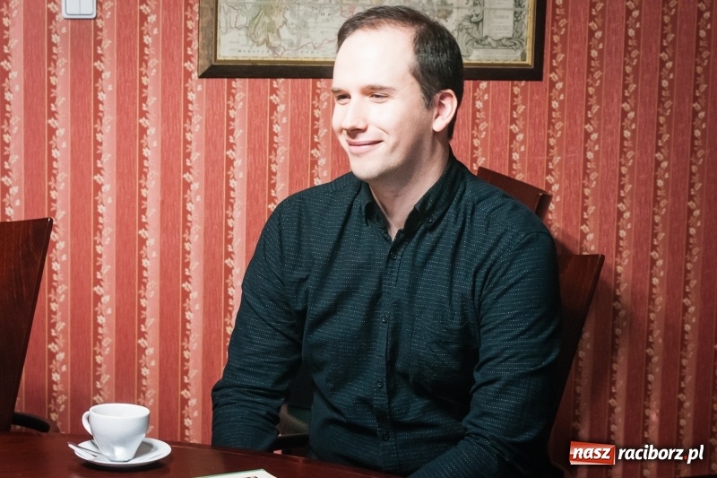 Zdjęcie w galerii na portalu naszraciborz.pl: Nagrodzony Oskarem Piotr Szuter gościł u prezydenta Raciborza wiadomości z regionu