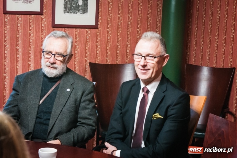 Zdjęcie w galerii na portalu naszraciborz.pl: Nagrodzony Oskarem Piotr Szuter gościł u prezydenta Raciborza wiadomości z regionu