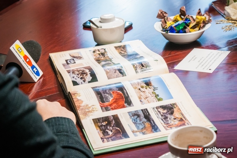 Zdjęcie w galerii na portalu naszraciborz.pl: Nagrodzony Oskarem Piotr Szuter gościł u prezydenta Raciborza wiadomości z regionu