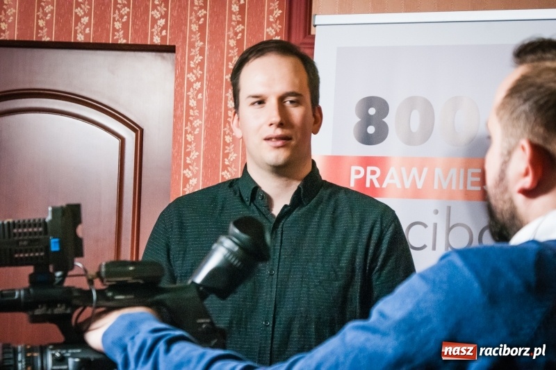 Zdjęcie w galerii na portalu naszraciborz.pl: Nagrodzony Oskarem Piotr Szuter gościł u prezydenta Raciborza wiadomości z regionu