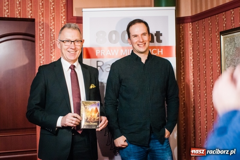 Zdjęcie w galerii na portalu naszraciborz.pl: Nagrodzony Oskarem Piotr Szuter gościł u prezydenta Raciborza wiadomości z regionu