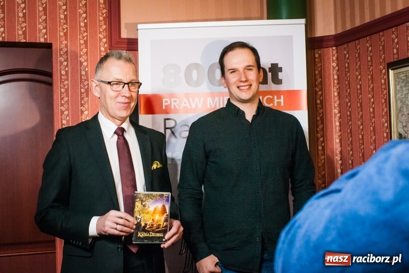 Zdjęcie w galerii na portalu naszraciborz.pl: Nagrodzony Oskarem Piotr Szuter gościł u prezydenta Raciborza wiadomości z regionu