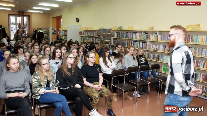 Zdjęcie w galerii na portalu naszraciborz.pl: Trener Marzeń w raciborskiej bibliotece wiadomości z regionu