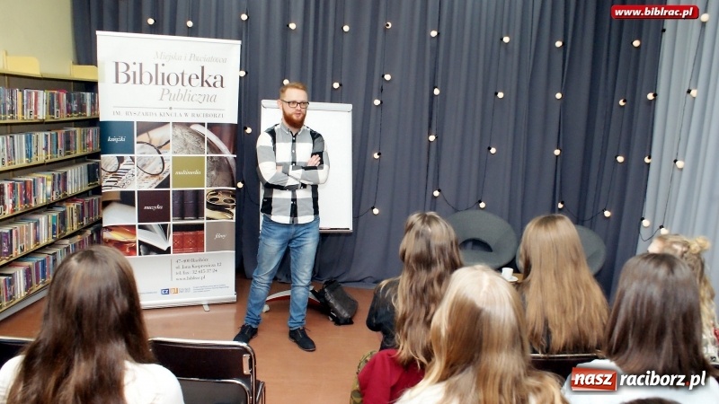 Zdjęcie w galerii na portalu naszraciborz.pl: Trener Marzeń w raciborskiej bibliotece wiadomości z regionu