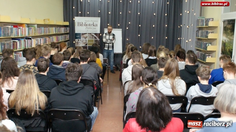 Zdjęcie w galerii na portalu naszraciborz.pl: Trener Marzeń w raciborskiej bibliotece wiadomości z regionu