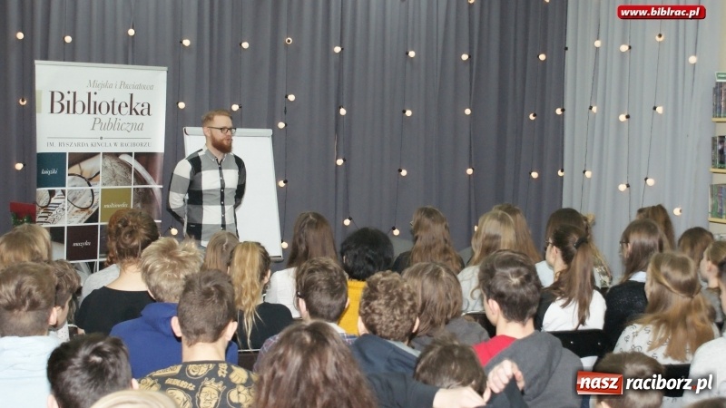 Zdjęcie w galerii na portalu naszraciborz.pl: Trener Marzeń w raciborskiej bibliotece wiadomości z regionu