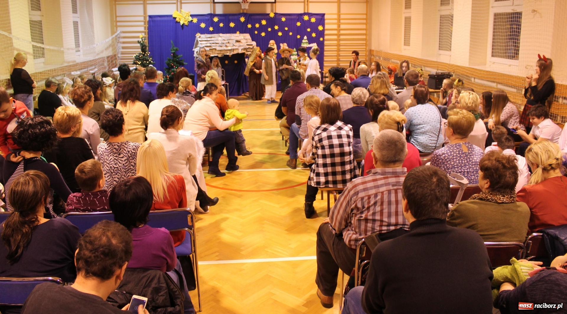 Zdjęcie w galerii na portalu naszraciborz.pl: Wieczór kolęd w ZSP 3 na Płoni wiadomości z regionu