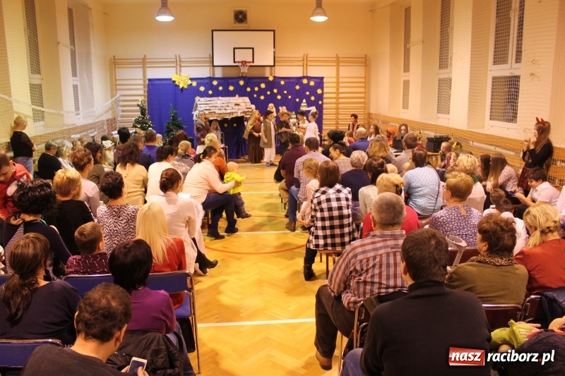 Zdjęcie w galerii na portalu naszraciborz.pl: Wieczór kolęd w ZSP 3 na Płoni wiadomości z regionu