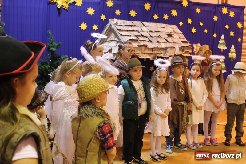 Zdjęcie w galerii na portalu naszraciborz.pl: Wieczór kolęd w ZSP 3 na Płoni wiadomości z regionu